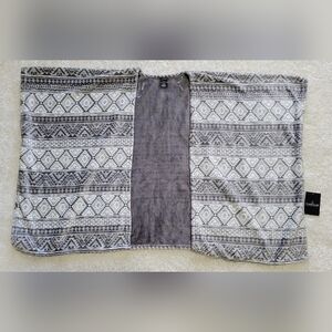 NWT Cuddl Duds Sleepwear Super Soft & Comfy Aztec Print Poncho, Size L/XL